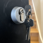 new door lock with locksmith wimbledon