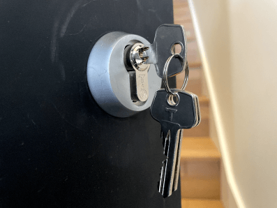 new door lock with locksmith wimbledon